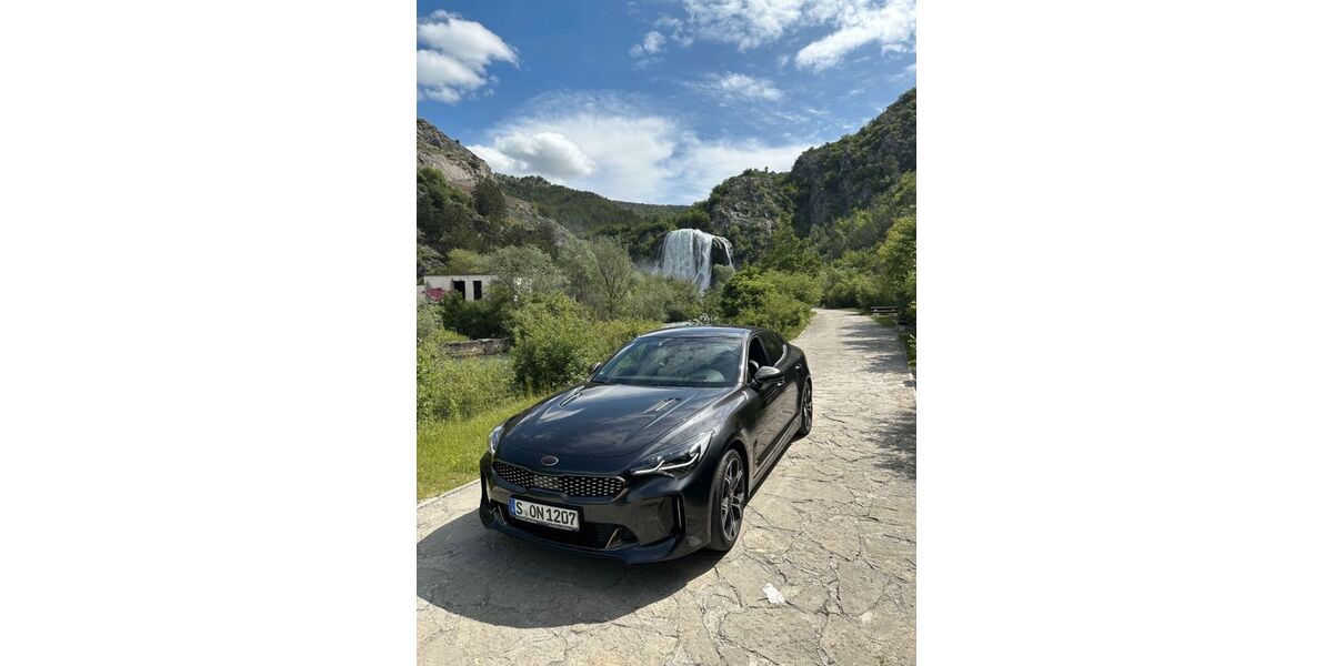 Kia Stinger 105.000 km 28.200 &euro; Stuttgart 70190