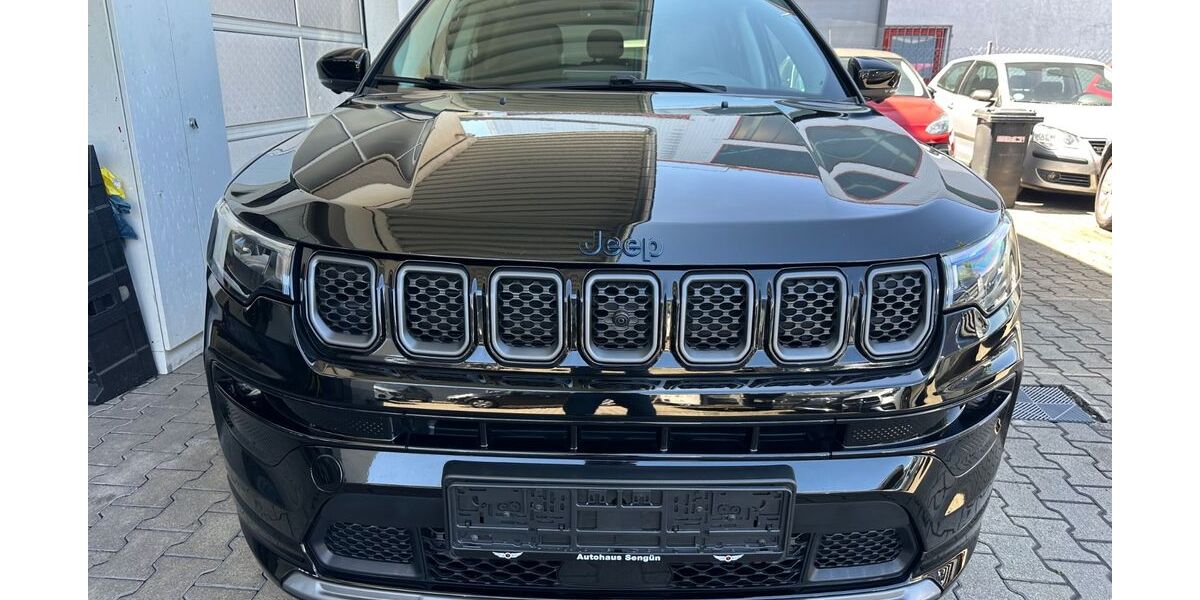 Jeep Compass 79.990 km 21.999 &euro; Hildrizhausen 71157