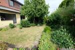 Zweifamilienhaus mit Ausbaupotenzial, Gartenidylle und Baumbestand