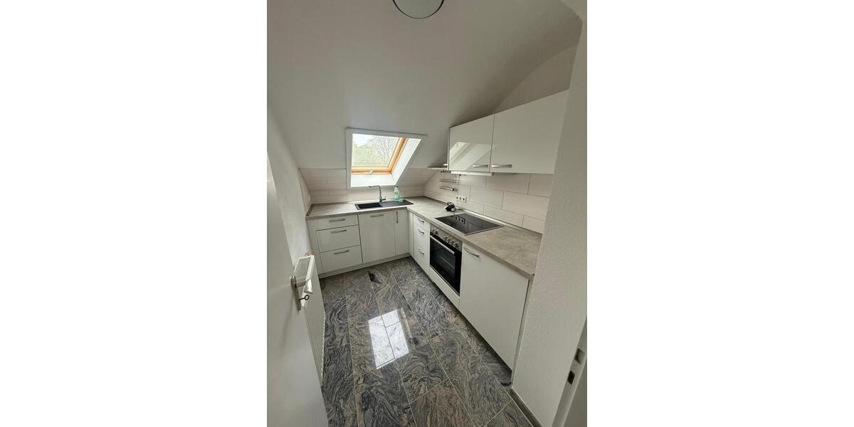 Dachgeschoßwohnung Ludwigsburg Eglosheim - 3 Zimmer, 47 m&sup2;, 890&euro; | Angebot:26234301