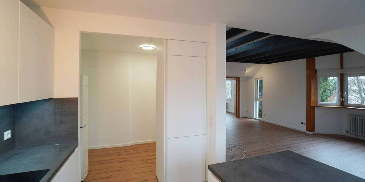 Top renovierte 3,5-Zimmer-Atelierwohnung mit EBK u. Südbalkon in bevorzugter Aussichtslage 3 zimmer