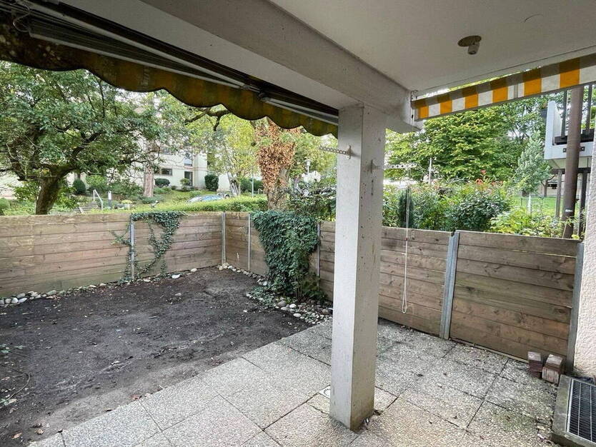 Bezugsfreie 4,5-Zi.-Wohnung mit Terrasse & Tiefgarage - im Grünen