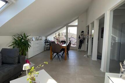 Moderne sonnige und ruhig gelegene 3-Zimmer-Dachgeschoßwohnung