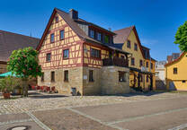 Historisches Fachwerkjuwel - Hotel mit 18 GästeZimmern, einem 2-Zimmer-Apartment und Biergarten!
