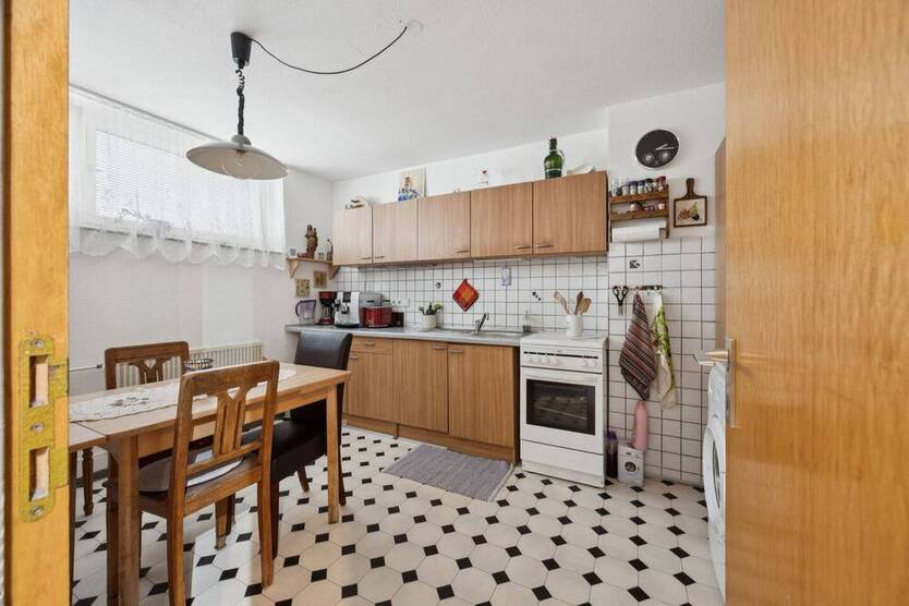 2-Zimmer-Wohnung mit 64 m² in zentraler Lage von Eglosheim