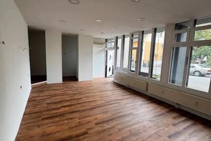 Helle renovierte Gewerbeimmobilie im EG, Zentrumsnah zimmer