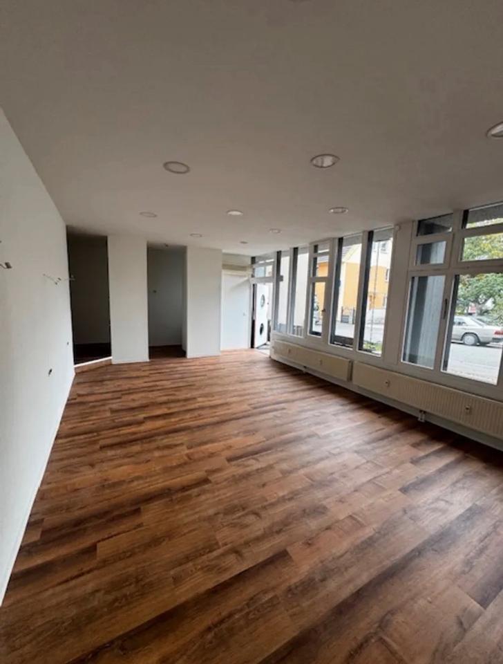 Helle renovierte Gewerbeimmobilie im EG, Zentrumsnah zimmer