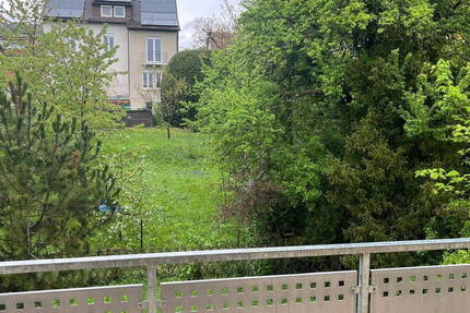 Erstbezug nach Renovierung mit Balkon: Geschmackvolle 2-Zimmer-DG-Wohnung in Stuttgart