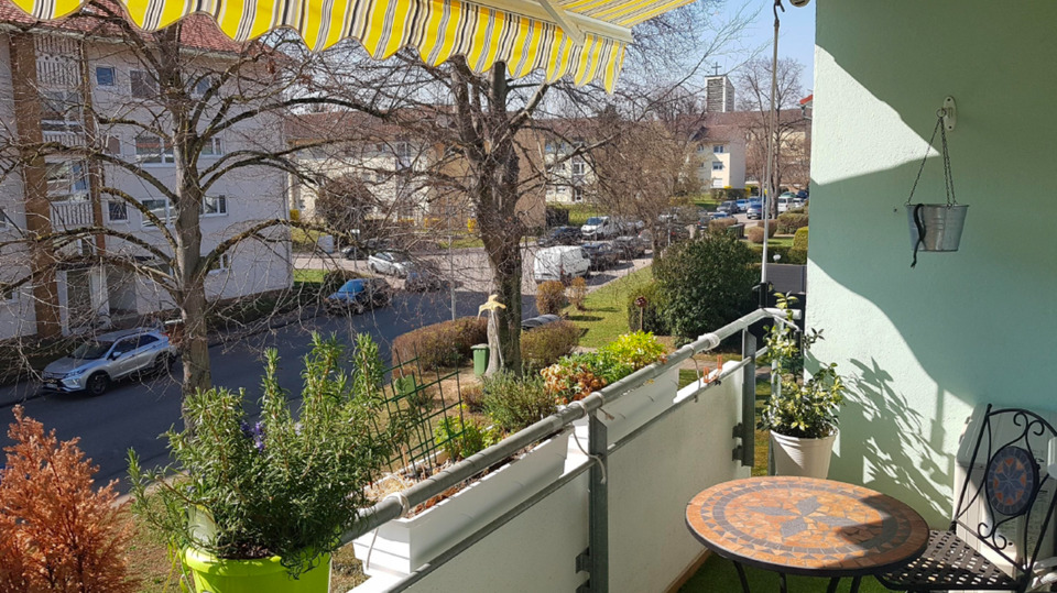 Gehobene 3,5-Zimmer Wohnung mit Süd-Balkon, EBK & Garage in Stgt 3.5 zimmer