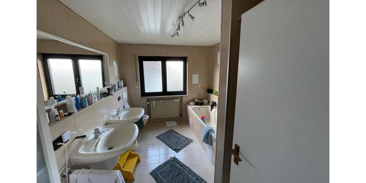 Doppelhaushälfte Gerlingen - 4.5 Zimmer, 160 m&sup2;, 2.250&euro; | Angebot:24708327