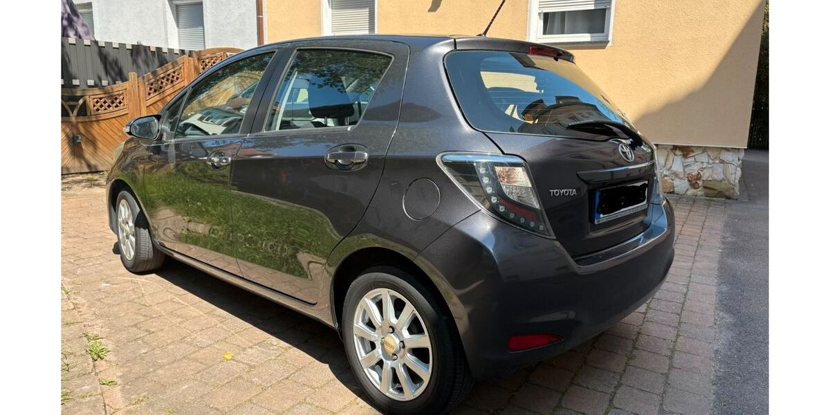 Toyota Yaris 116.037 km 7.500 &euro; Stuttgart 70329