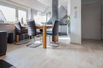 Gepflegte Zwei-Zimmer-Wohnung mit Einbauküche und ausgebautem Dachstuhl in Stuttgart-Rohr 2 zimmer