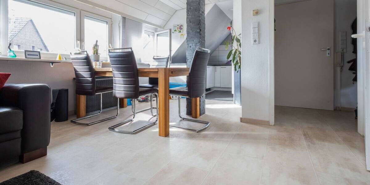 Gepflegte Zwei-Zimmer-Wohnung mit Einbauküche und ausgebautem Dachstuhl in Stuttgart-Rohr 2 zimmer