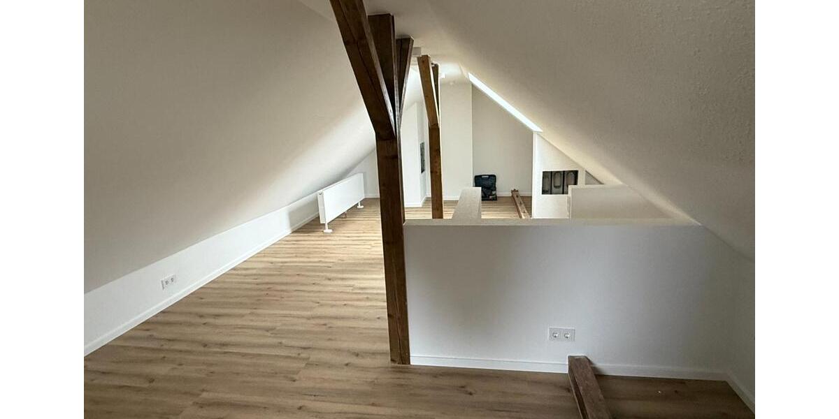 Dachgeschoßwohnung Stuttgart Mühlhausen - 4.5 Zimmer, 122 m&sup2;, 2.100&euro; | Angebot:25174546