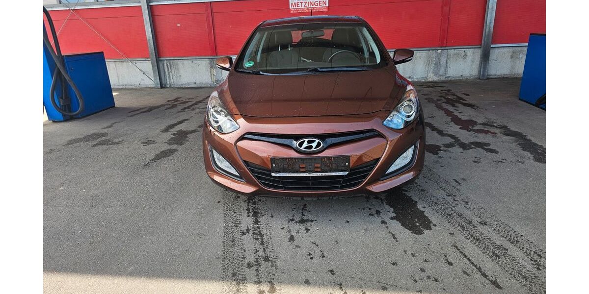 Hyundai i30 98.147 km 6.999 &euro; Stuttgart 70376
