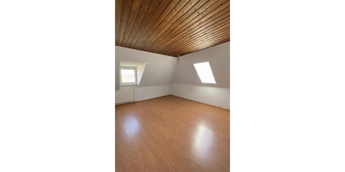 Dachgeschoßwohnung Stuttgart Bad Cannstatt - 3 Zimmer, 48 m&sup2;, 900&euro; | Angebot:26409398