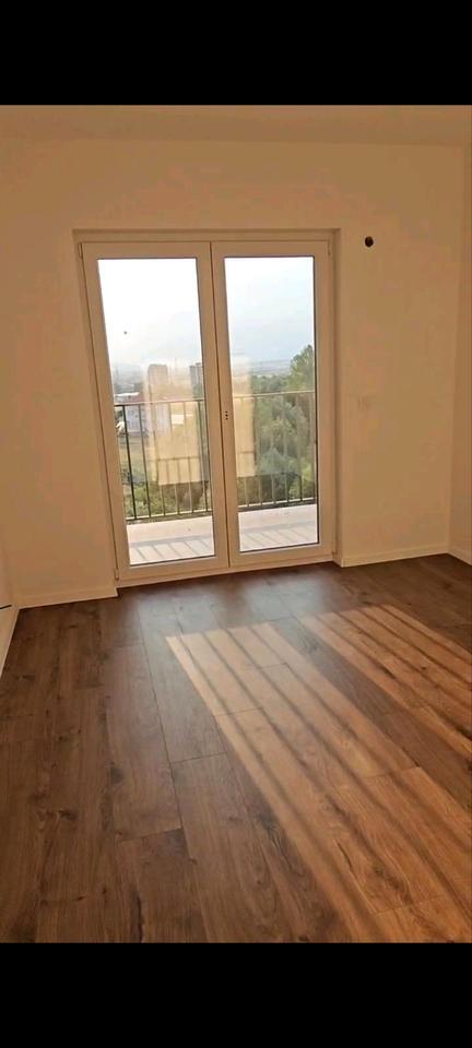 Shitet Banesa shum lir : 2 dhoma , Balkon ne Prizeren Kosovë