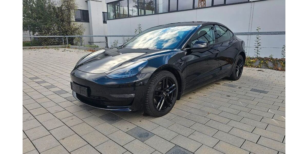 Tesla Model 3 42.800 km 28.900 € Bietigheim-Bissingen 74321