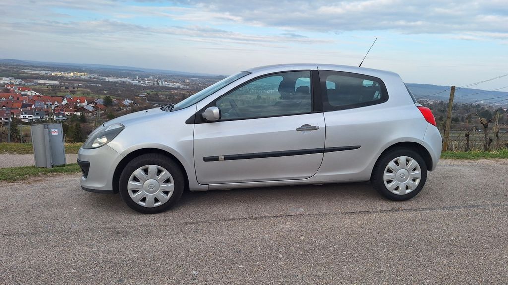 Renault Clio 170.000 km 2.100 &euro; Fellbach 70734