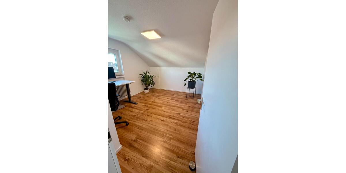 Dachgeschoßwohnung Fellbach Oeffingen - 4 Zimmer, 90 m&sup2;, 1.200&euro; | Angebot:26119987