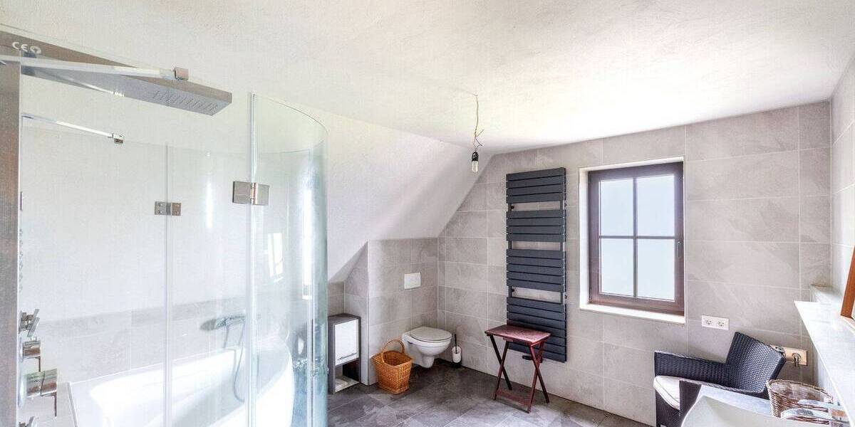 Mehrfamilienhaus, Wohnhaus Besigheim - 7 Zimmer, 340 m&sup2;, 549.000&euro; | Angebot:26731172