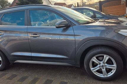 Hyundai TUCSON 176.000 km 15.200 &euro; Baltmannsweiler Hohengehren 73666