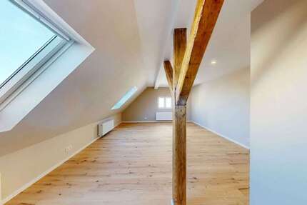 Haus zum Kaufen in Stuttgart 620.000 € 196 m² 6 zimmer