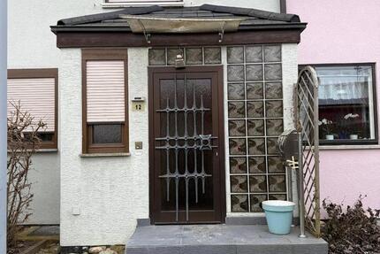 Exklusiv & provisionsfrei: Modernisiertes Reihenmittelhaus 4.5 zimmer