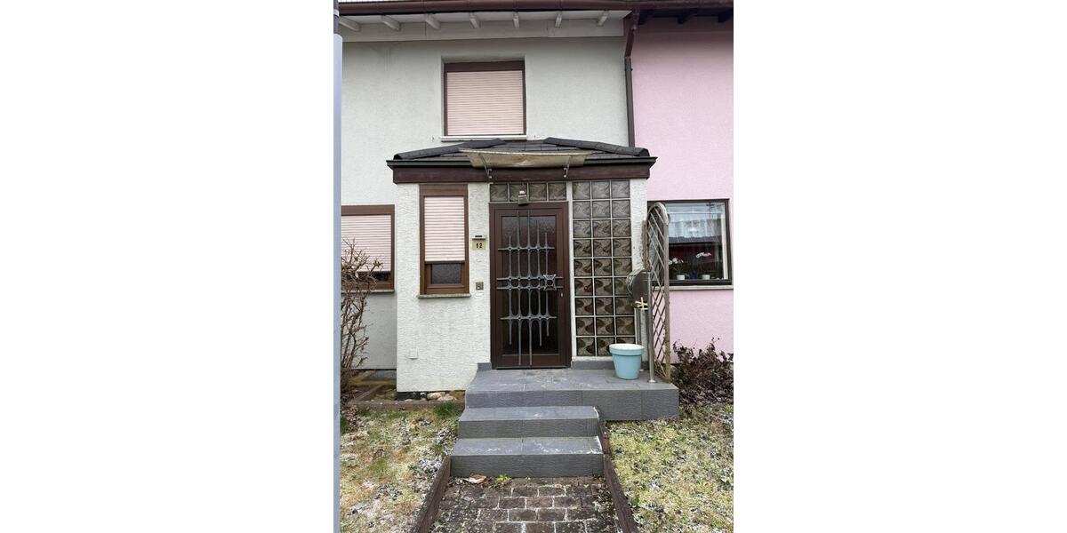 Exklusiv & provisionsfrei: Modernisiertes Reihenmittelhaus 4.5 zimmer