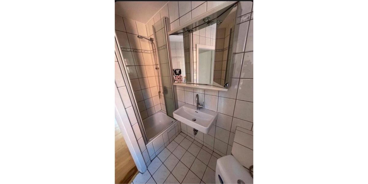 Dachgeschoßwohnung Stuttgart Stuttgart-Süd - 5 Zimmer, 100 m&sup2;, 500&euro; | Angebot:25887861
