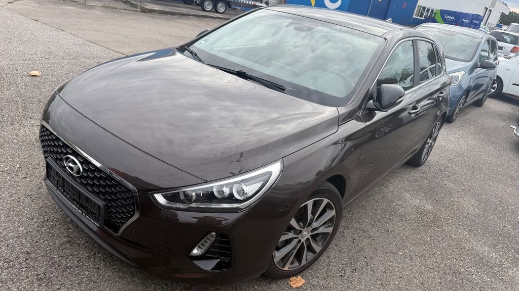 Hyundai i30 78.000 km 13.100 € Sindelfingen 71065