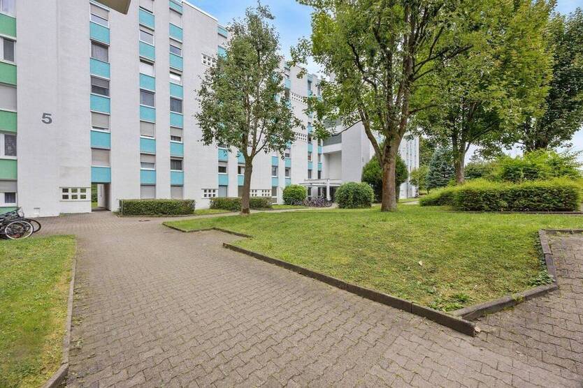 2-Zimmer-Wohnung mit 64 m² in zentraler Lage von Eglosheim