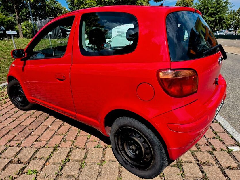 Toyota Yaris 178.500 km 1.800 € Stuttgart 70619
