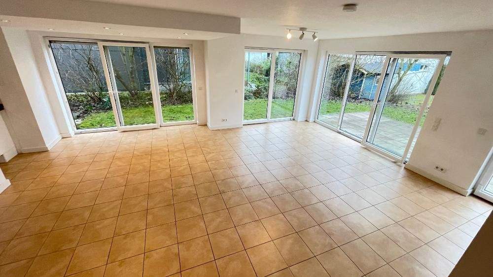 Doppelhaushälfte Holzgerlingen - 6 Zimmer, 160 m&sup2;, 3.633&euro; | Angebot:25800085