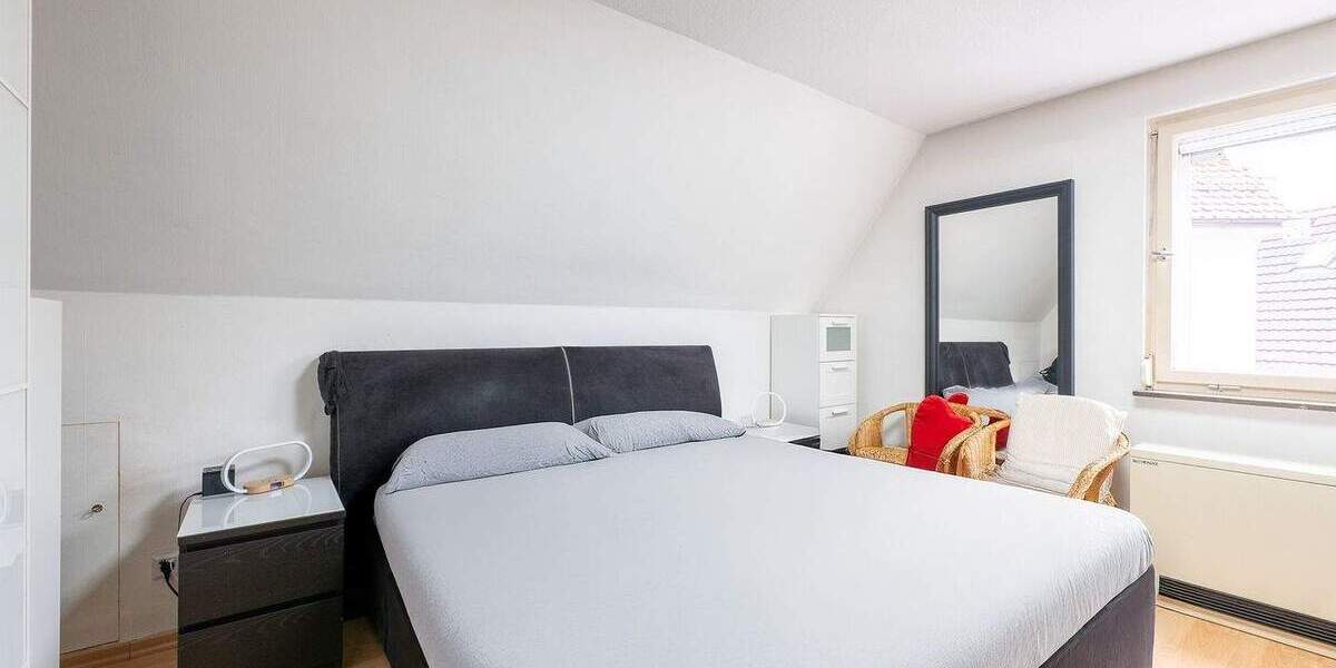 Mehrfamilienhaus, Wohnhaus Stuttgart Degerloch - 9 Zimmer, 140 m&sup2;, 690.000&euro; | Angebot:25685475