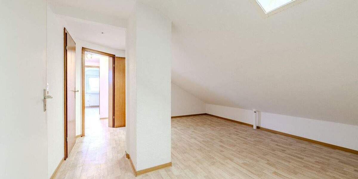 Mehrfamilienhaus, Wohnhaus Sindelfingen / Maichingen Maichingen - 8 Zimmer, 145 m&sup2;, 695.000&euro; | Angebot:24251105