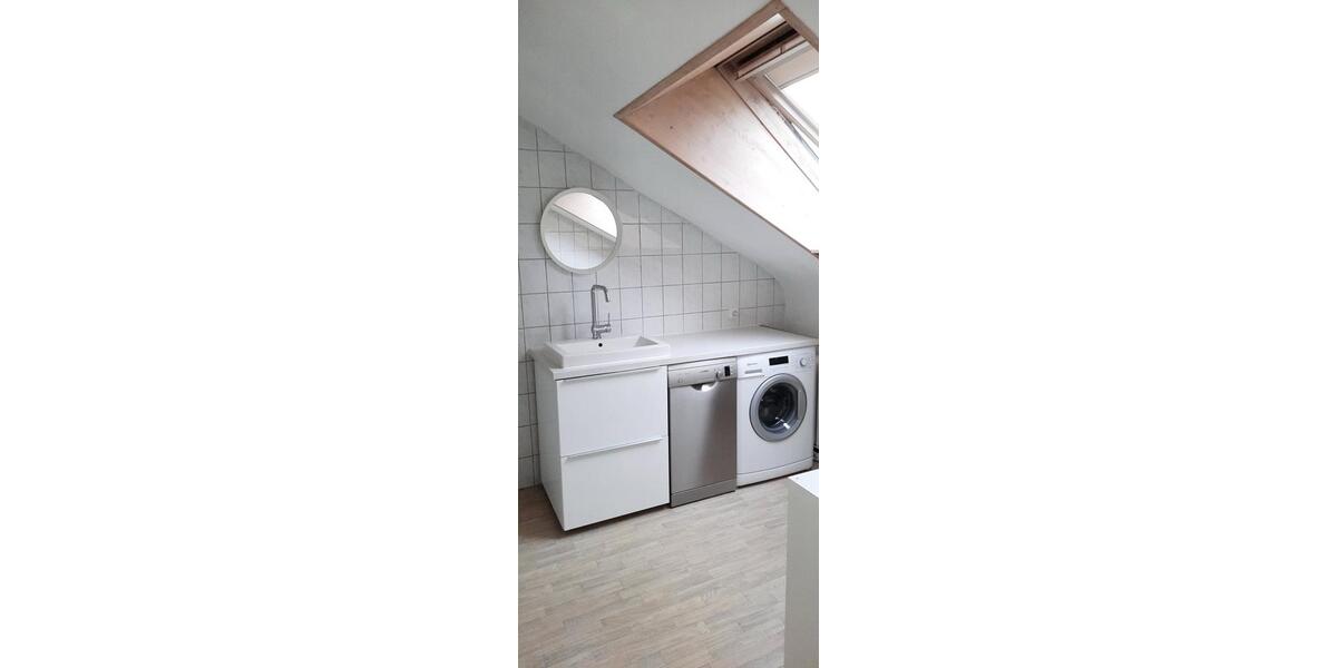 Dachgeschoßwohnung Stuttgart Feuerbach - 2.5 Zimmer, 35 m&sup2;, 165.000&euro; | Angebot:27003083