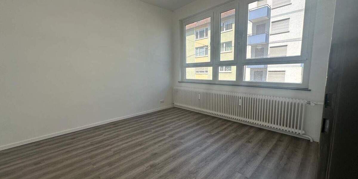 Etagenwohnung Stuttgart Ost - 3 Zimmer, 126 m&sup2;, 1.800&euro; | Angebot:25674459