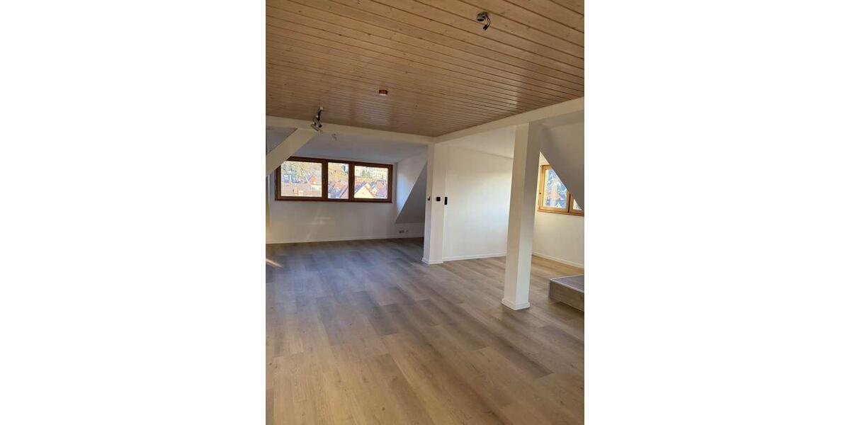 Dachgeschoßwohnung Stuttgart Luginsland - 2.5 Zimmer, 86 m&sup2;, 1.350&euro; | Angebot:24801989
