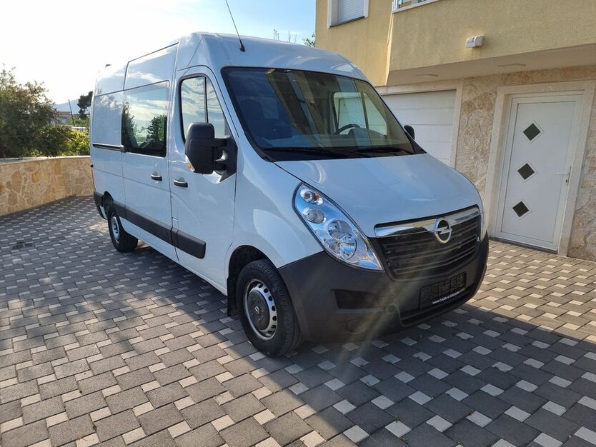 Opel Movano 138.000 km 10.900 € Korntal-Münchingen 70825