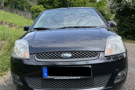 Ford Fiesta 235.220 km 2.000 € Stuttgart 70599