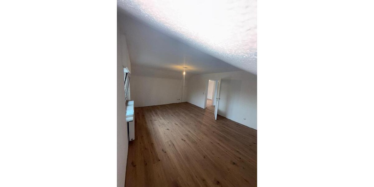 Dachgeschoßwohnung Ludwigsburg Eglosheim - 3 Zimmer, 48 m&sup2;, 890&euro; | Angebot:26574199