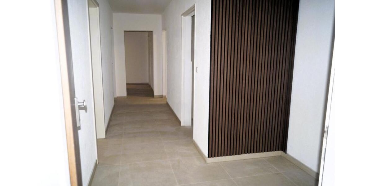 Etagenwohnung Esslingen am Neckar Pliensauvorstadt - 5 Zimmer, 92 m&sup2;, 425&euro; | Angebot:25957095