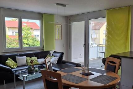Schön geschnittene 2,5-Zimmerwohnung mit EBK und Balkon