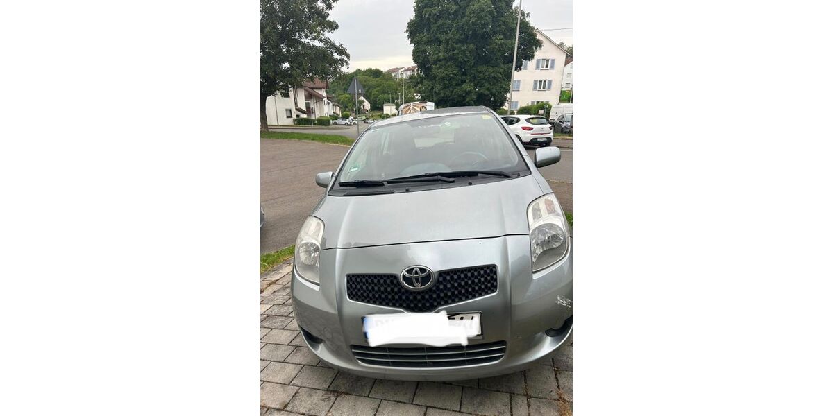 Toyota Yaris 121.000 km 5.700 &euro; Backnang 71522