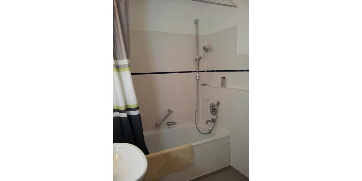 Etagenwohnung Tübingen Lustnau - 3 Zimmer, 74 m&sup2;, 1.200&euro; | Angebot:26704427