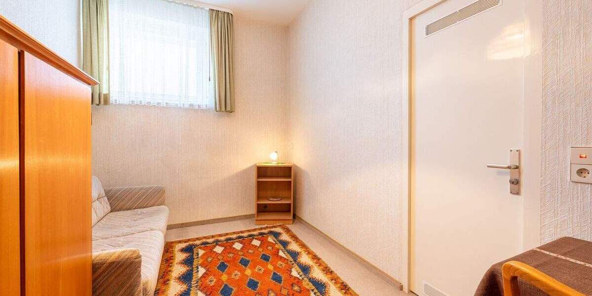 Mehrfamilienhaus, Wohnhaus Stuttgart Degerloch - 9 Zimmer, 140 m&sup2;, 740.000&euro; | Angebot:24635350