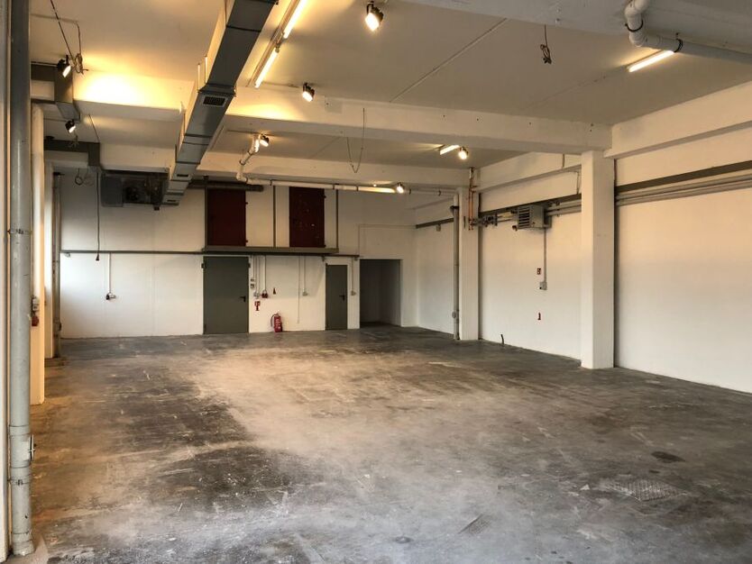 Verkehrsgünstige Gewerbehalle m. Sanitärräumen, eigenem Tor und 2 Parkplätzen provisionsfrei zimmer