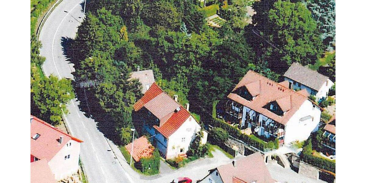 Bauplatz mit zwei großen Gewölbekellern zimmer