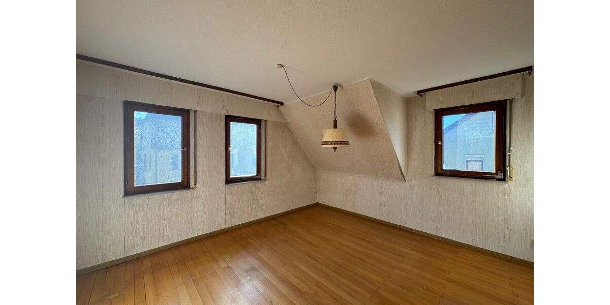 Zweifamilienhaus in Ludwigsburg-Neckarweihingen 6 zimmer